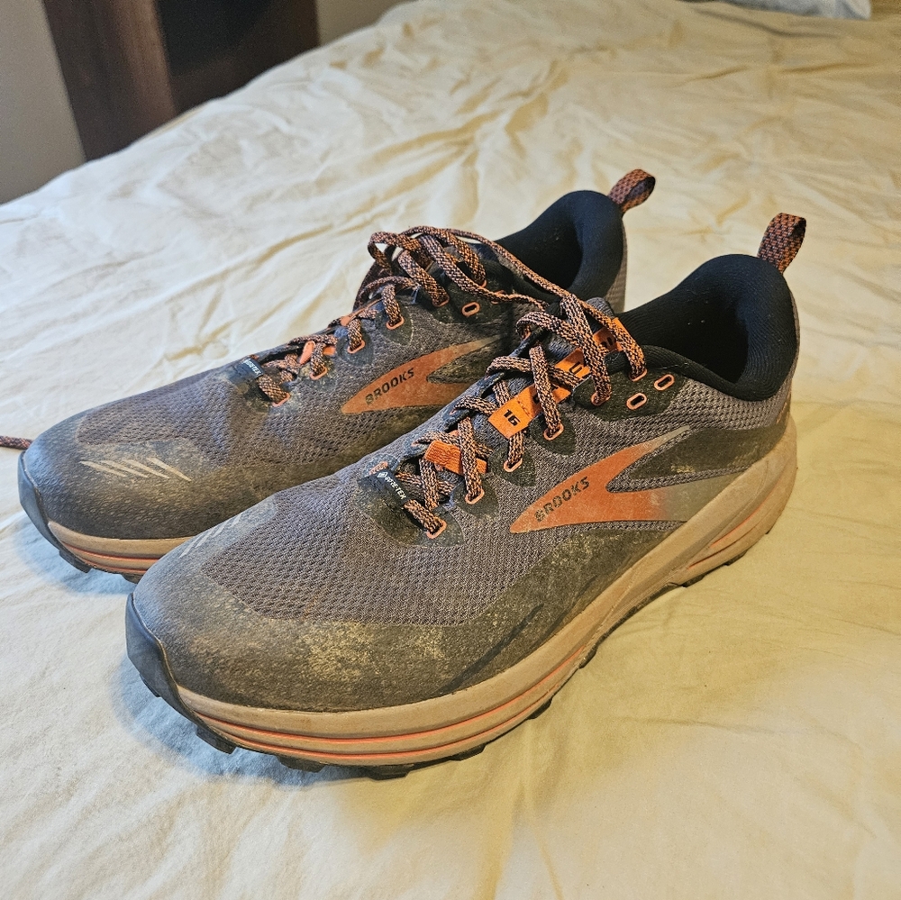 Brooks Cascadia 16 GXT Size 12